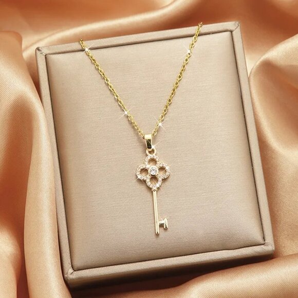 Cubic Zirconia Key Pendant Gold Plated Necklace NEW - Picture 1 of 3